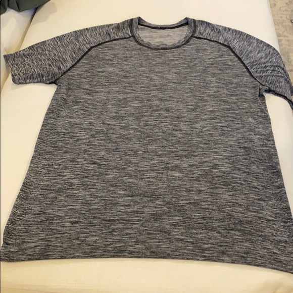 Lululemon Vent tech training tee. Medium - Picture 1 of 4